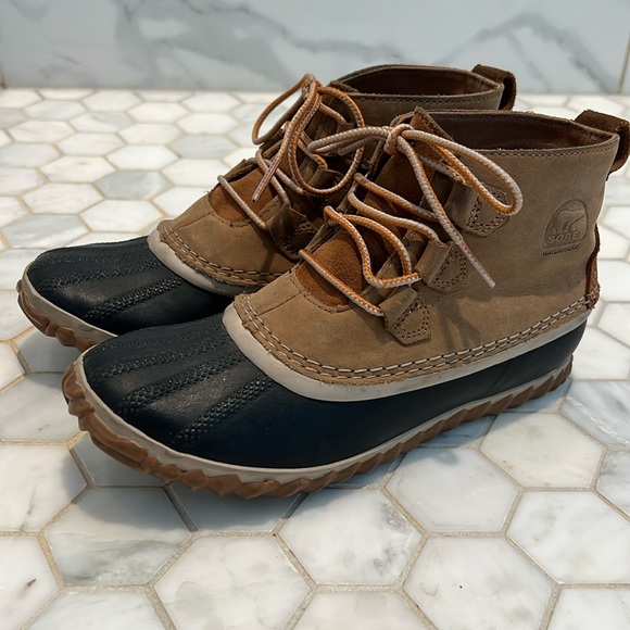 SOREL Out N About Elk Brown & Black Waterproof Rain Boots Duck Boots Y 4 - Picture 4 of 16